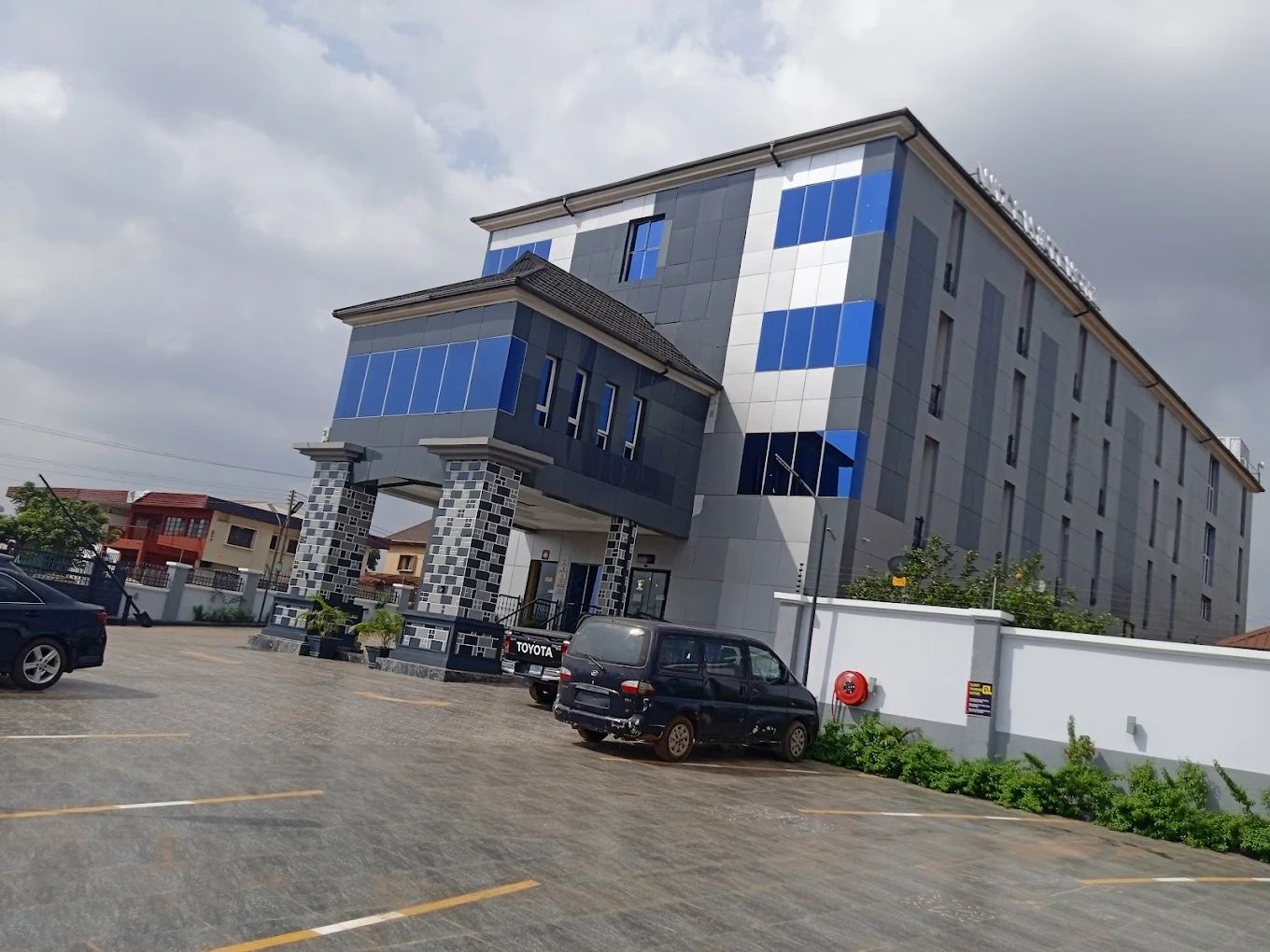 Wizy Hyatt Hotel - Main Photo 1